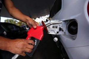 Preço de gasolina e etanol caem na Bahia contrariando alta nacional