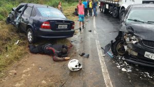 Um morto e outro ferido em acidente na BR-101 entre Itamaraju e Teixeira