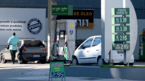 Gasolina acumula aumento de mais de 25% e diesel superior a 32%