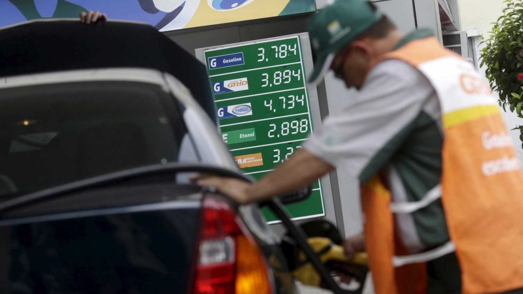 Petrobras reajusta preço da gasolina nas refinarias nesta sexta