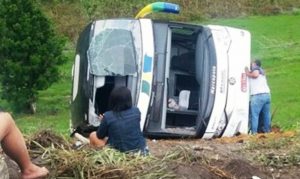 Nove feridos em acidente de ônibus na BR 101 próximo à Ibirapuã