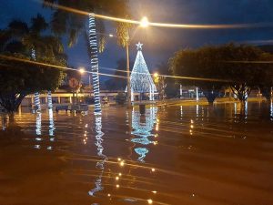 Teixeira de Freitas: Temporal deixa decoração de Natal embaixo d’agua