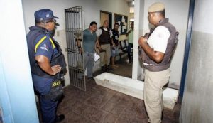 Levantamento aponta que 23 delegacias na Bahia dividem presos por facção