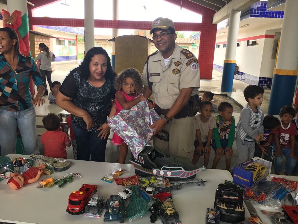 43ª CIPM entrega de brinquedos arrecadados através de campanha em Itamaraju