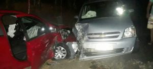 Itamaraju: Duas pessoas feridas em colisão frontal na BR-101