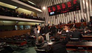 AL-BA rejeita PEC dos gastos e aprova proibição ao amianto na Bahia