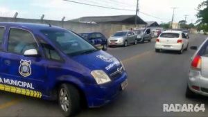 Porto Seguro: Taxistas confundem turistas com Uber e atacam veículo duas vezes