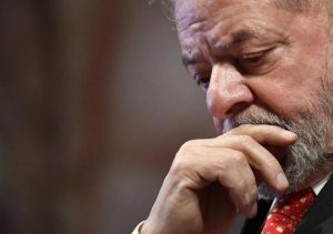 TSE vai decidir até meados de setembro se barra candidatura de Lula