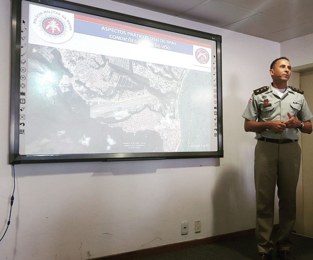 Comandante do 8° Batalhão ministra palestra para operadores de drones