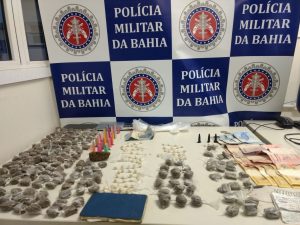 PM desarticula rede de distribuição de drogas em Porto Seguro