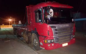 Teixeira: Jovem capota carro ao tentar desviar de caminhão na contramão e morre