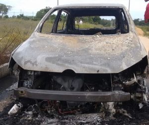 Porto Seguro: Táxi roubado em Eunápolis é encontrado carbonizado