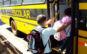 Ano letivo começa sem vistorias no transporte escolar em Itamaraju; em 2017 criança morreu atropelada
