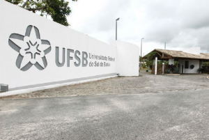 Após polêmica com emissão de diploma, primeiros alunos da UFSB se formam nesta quinta
