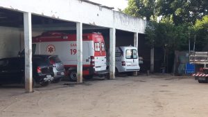 Vídeo denuncia ambulâncias novas 'escondidas' em garagem em Itamaraju