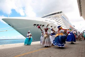 Cruzeiros trazem mais de 7,5 mil turistas à capital baiana