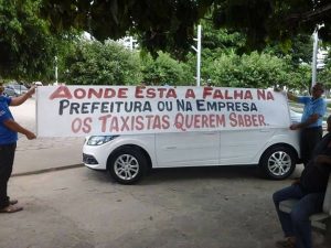 Taxistas de Itamaraju cobram cobertura do ponto de táxi da rodoviária