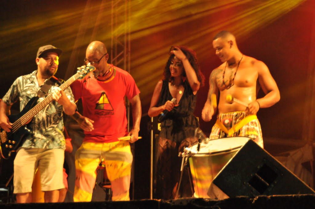 Samba-reggae do Afrozumba agitou noite em Mucuri