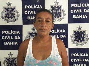 Mulher é presa suspeita de torturar criança de seis anos