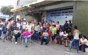 Servidores da Saúde de Teixeira de Freitas entram em greve