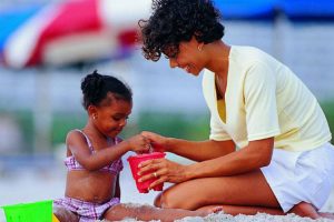 Cuidados que você deve ter com as crianças na praia