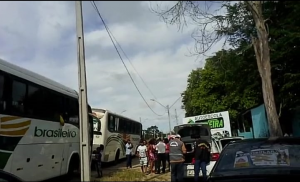 Agerba autua Brasileiro por superlotação em ônibus