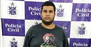 Jovem é preso transportando 9 revólveres em ônibus