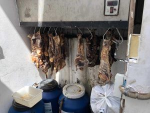 Cerca de 200 kg de carne sem procedência são apreendidos em açougue