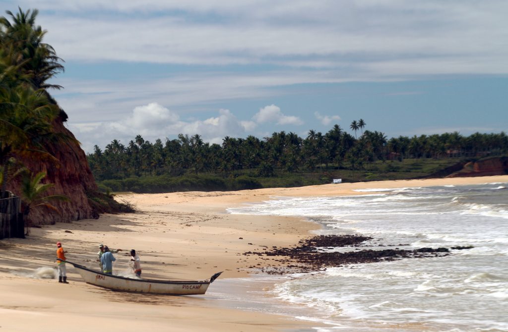 Os encantos da Barra do Cahy no Prado, a primeira praia do Brasil