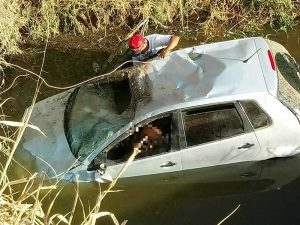 Motorista morre após carro despencar de ponte em Guaratinga