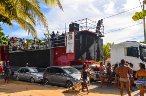 Arrastão com Papazoni encerra carnaval de Alcobaça