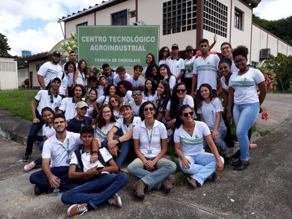 Teixeira: Alunos de Agropecuária visitam CEPLAC e UESC