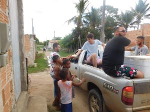 Teixeira: Ordem Demolay distribui marmitex para famílias carentes