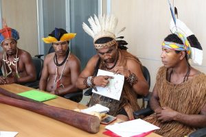 Índios do Prado são recebidos na Secretaria Estadual do Meio Ambiente