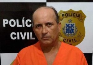 Treinador de futebol é preso com material pornográfico