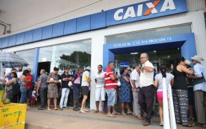 Caixa diminui taxas para imóveis e lança programa para renegociar dívida