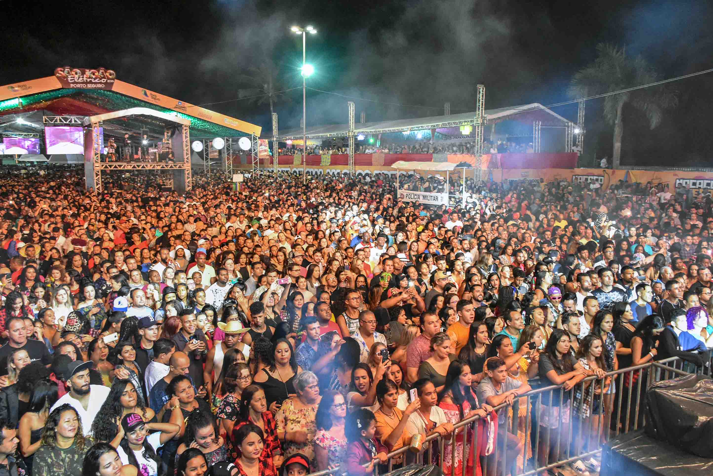 Wesley Safadão leva multidão ao São Elétrico de Porto Seguro