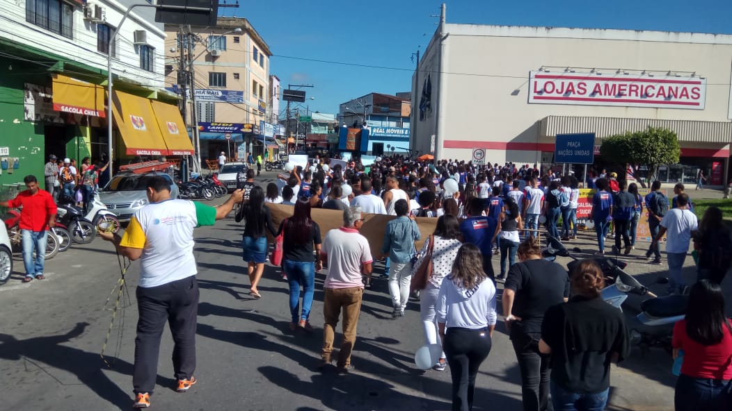 Estudantes realizam Caminhada Pela Paz em Itamaraju