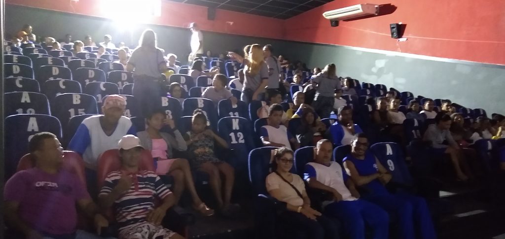 Itamaraju: Cine Extreme recebe alunos da APAE em ação cultural