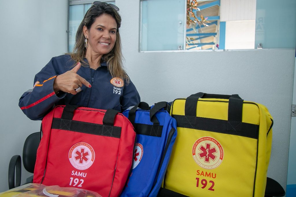 Secretaria de Saúde entrega mochilas de suporte para o SAMU 192