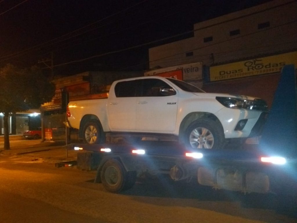 Suspeitos de roubar caminhonete são presos em Itamaraju