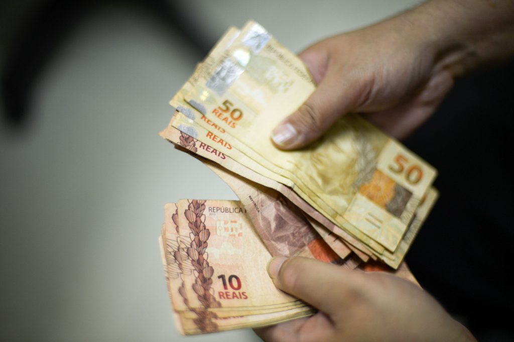 Salário mínimo sobe para R$ 1.039 em 2020