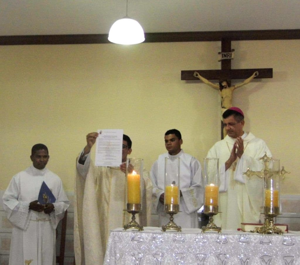 Padre Paulo César toma posse na Paróquia Santo Antônio de Pádua