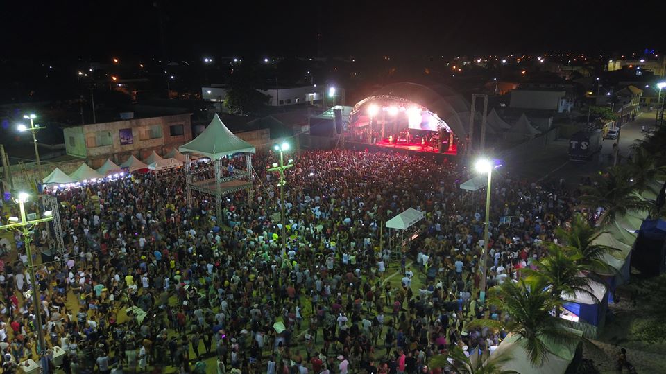 Lambasaia abriu o Carnaval 2020 em Mucuri na sexta-feira