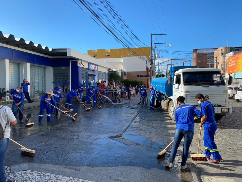 Eunápolis inicia a higienização de ruas e avenidas em combate à Covid-19