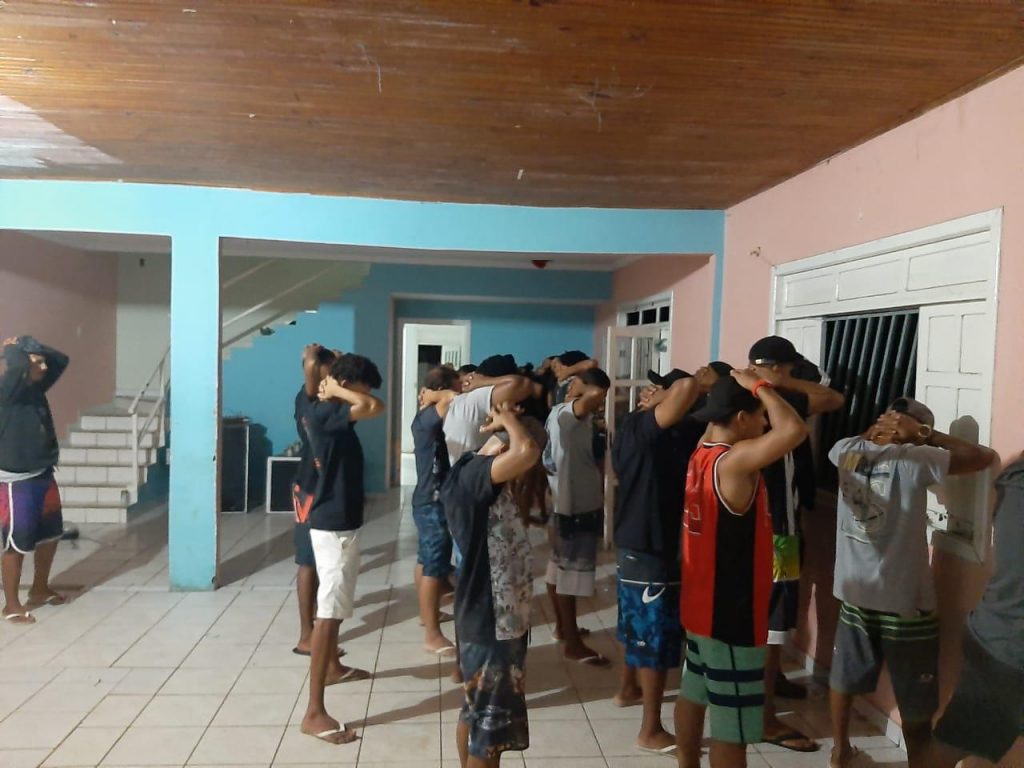Porto Seguro: Polícia Militar desarticula festa do tráfico e apreende arma e drogas