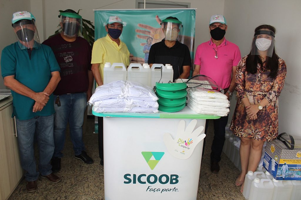 Itamaraju: Sicoob Costa do Descobrimento doa equipamentos de proteção para hospital