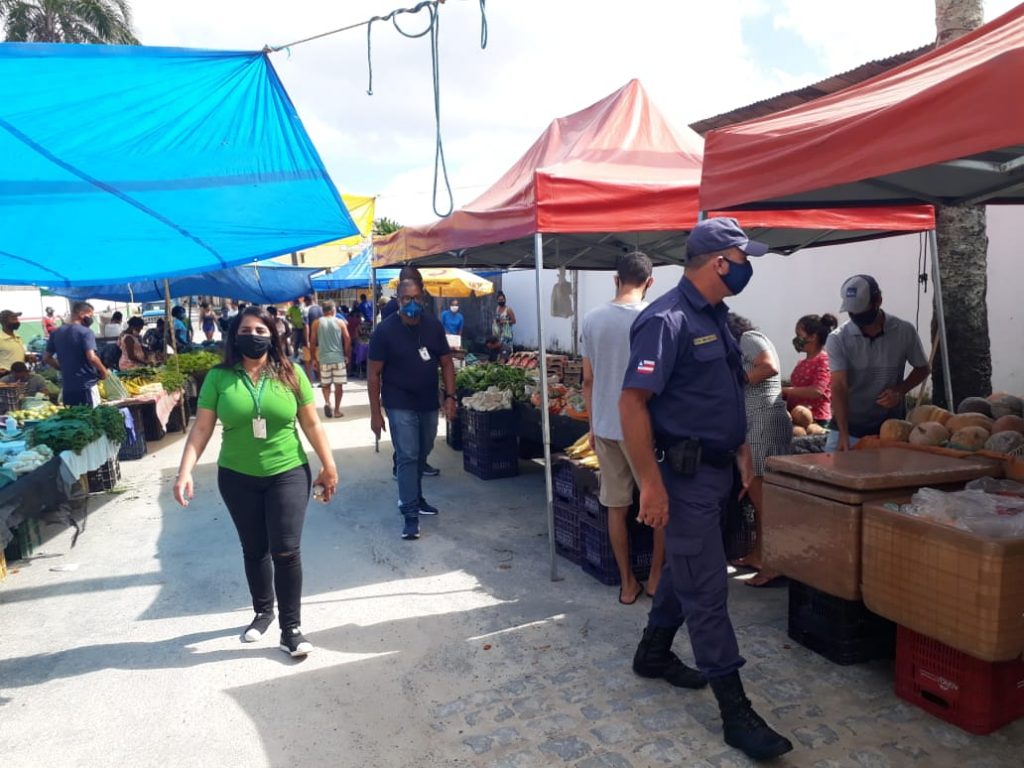 Fiscalização em feiras e praias de Porto Seguro visa saúde da população