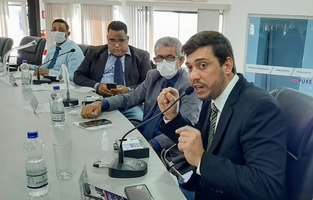 Câmara de Eunápolis revoga decreto que atinge professores durante a pandemia