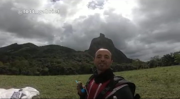 Itamaraju: Monte Pescoço registra primeiro voo de wingsuit; veja o vídeo